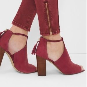 White House Black Market Asher Open Toe Sandals